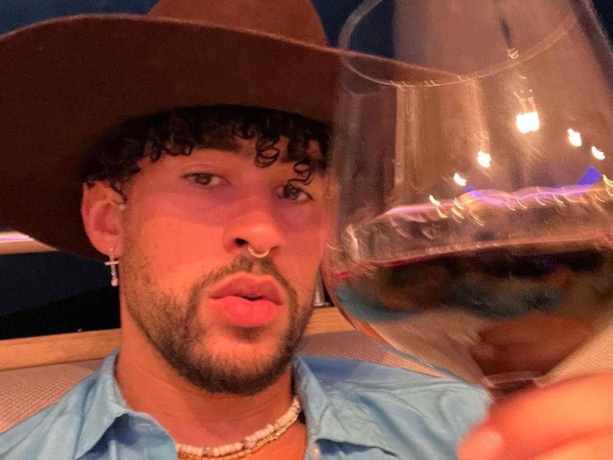 El puertorriqueño anunció el pasado mes en una entrevista a la revista Billboard que se tomará un descanso y no actuará en escenarios en 2023 para dar prioridad a su salud física y mental, disfrutar de lo conseguido y poder trabajar en la música sin presiones. 