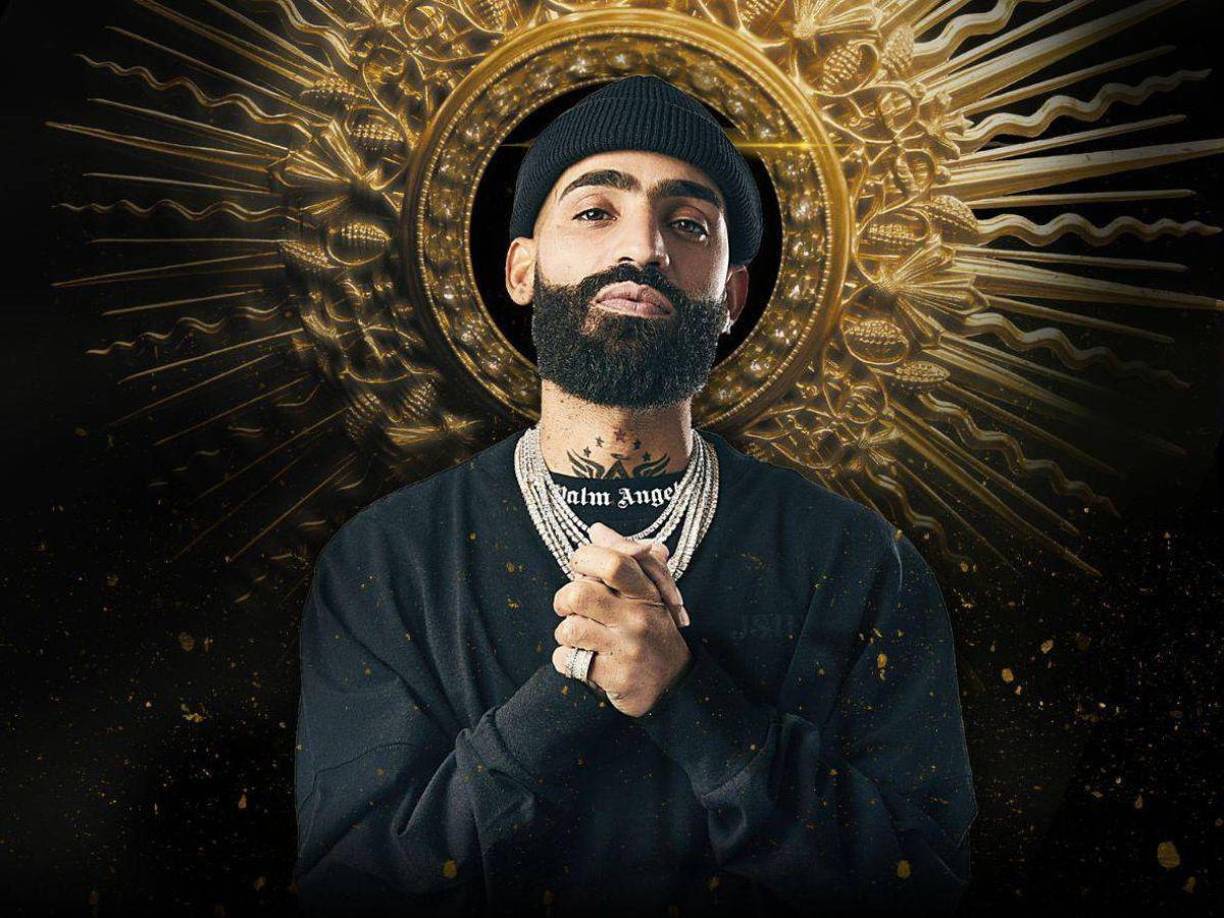 En una entrevista reciente con Tony Dandrades, Arcángel fue cuestionado sobre un incidente en la casa de su hermana, donde supuestamente Anuel llegó con varias personas y sacó a la familia de Arcángel a la fuerza.