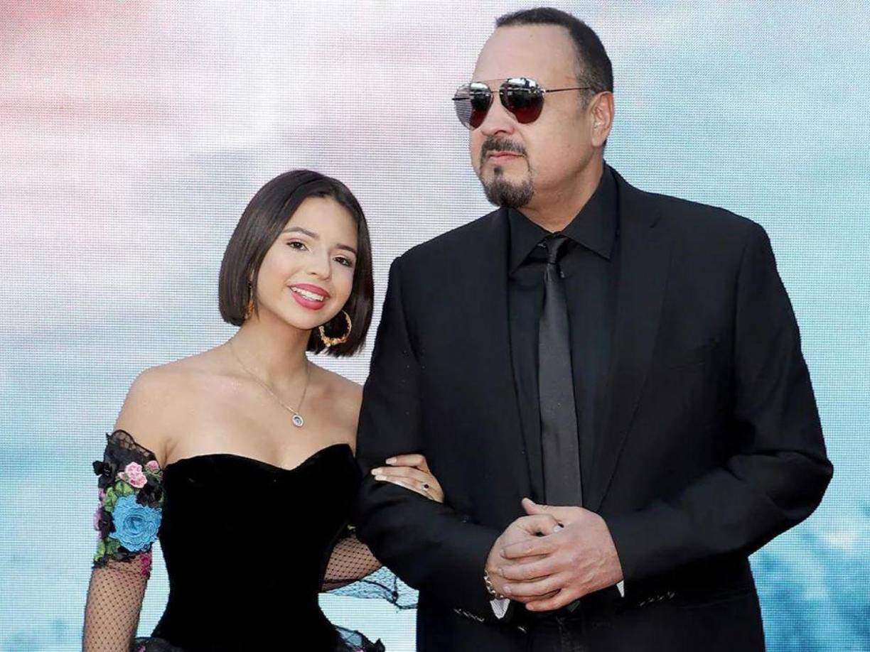 “No nada más soy un cantante de ranchera, me conocen más allá de eso, entonces, no quiere decir que sea mafioso, pero sí me puedo defender y bien. Entonces es como: ‘Tú sabes quien soy, no la riegues, no lastimes’. Nada más se lo he dicho a una sola persona, y ya se fue y no volvió”, dijo en una entrevista con Pedro Prieto.