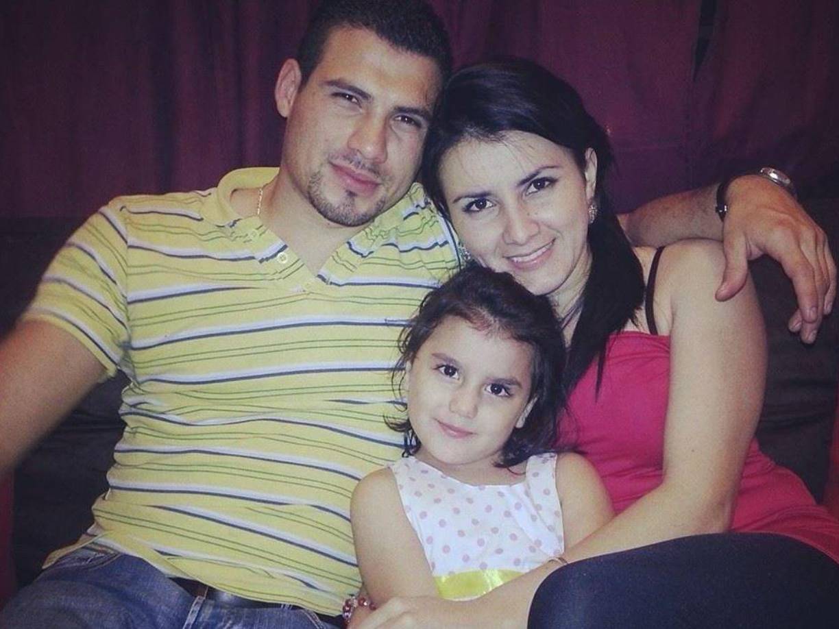 ”Cuando solo eramos 3”, escribió la periodista al momento de publicar las fotografías. 