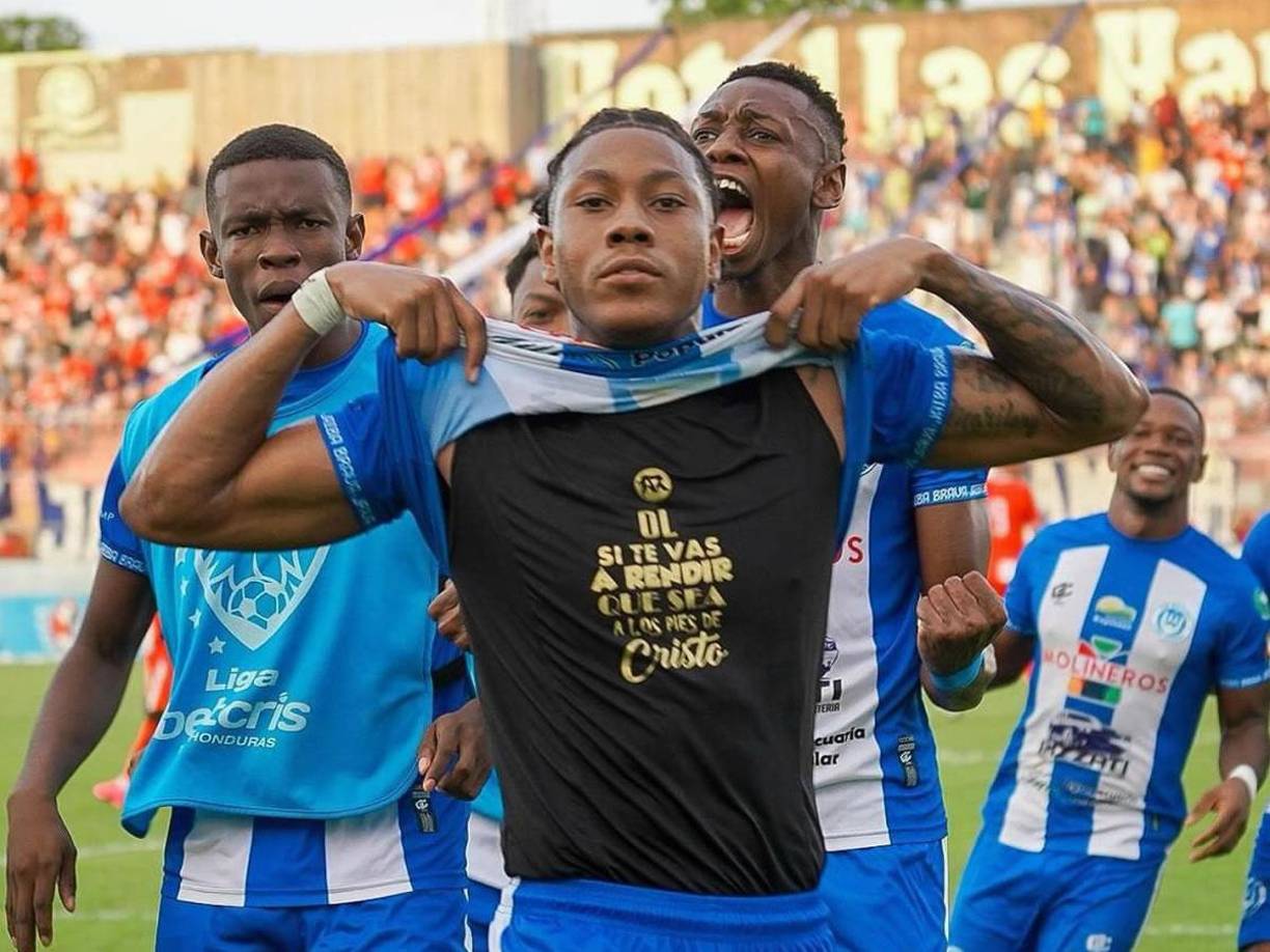 Óscar Barrios - Victoria ha decidido no contar más con el defensor hondureño para 2025.