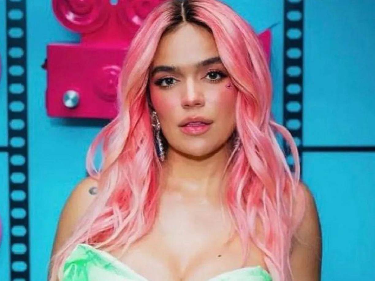 Karol G se ha convertido en una de las artistas de habla hispana más relevante en el mundo, pues gracias a su talento, se ha ganado un lugar entre los cantantes más exitosos, pues lleva varios años en lo más alto de la industria musical, por lo que muchas personas están pendientes de sus videos o lo que hace día a día en su vida privada.