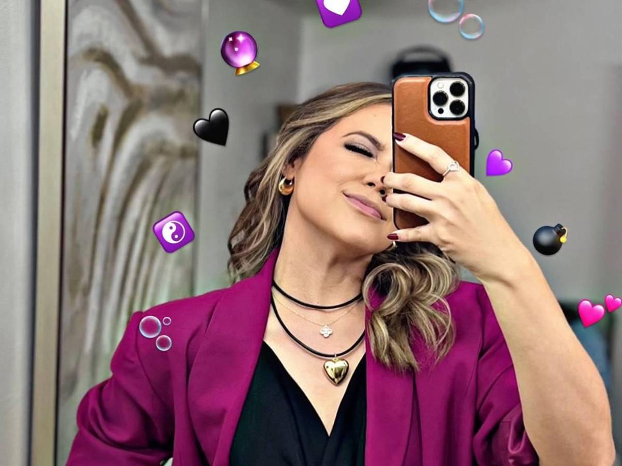 “Así que dejen de molestarme y escribirme, estoy bien como estoy”, remarcó Erika a sus fans ante tanta insistencia por conocer sobre su vida amorosa. 