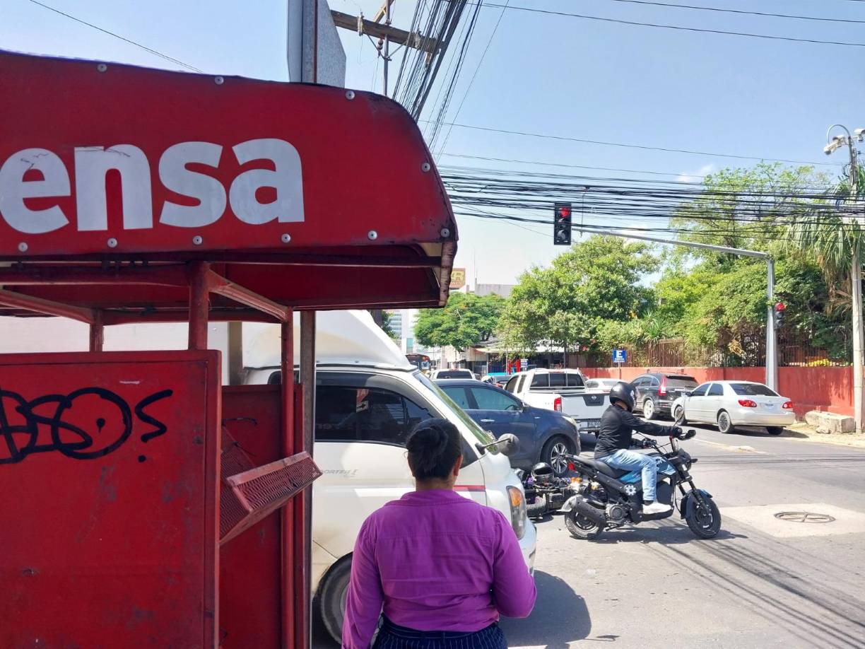 En dicha intersección ocurren accidentes viales con regularidad pese al semáforo instalado. 