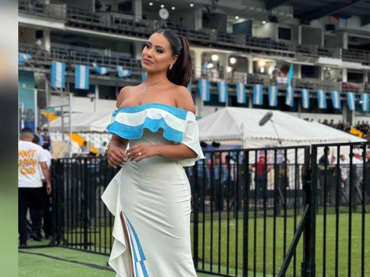 ”Inspirado en la paz, porque en nuestro país necesitamos paz”, inició diciendo Alejandra Rubio al hablar de su atuendo. 