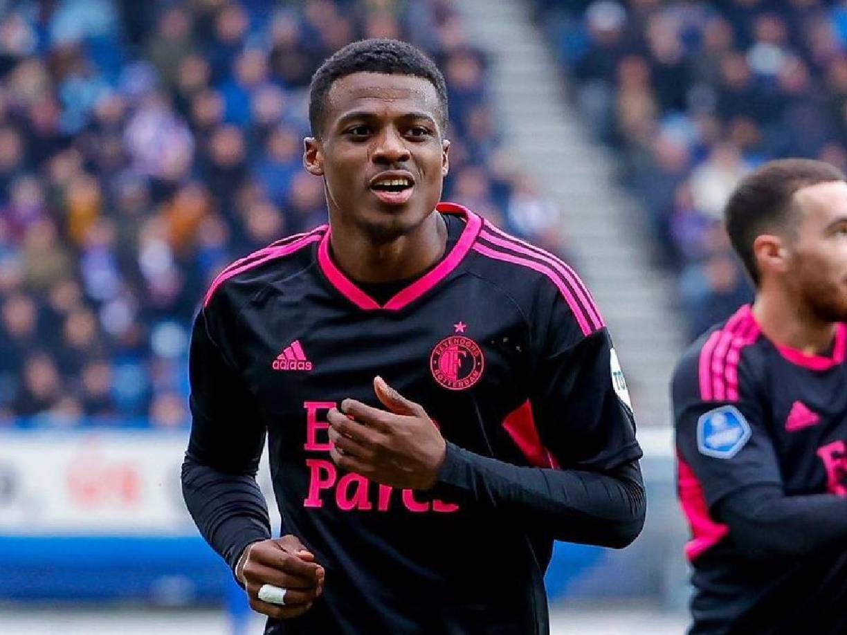 En sus inicios, Javairo Dilrosun estuvo en los equipos juveniles del Ajax y el Manchester City,