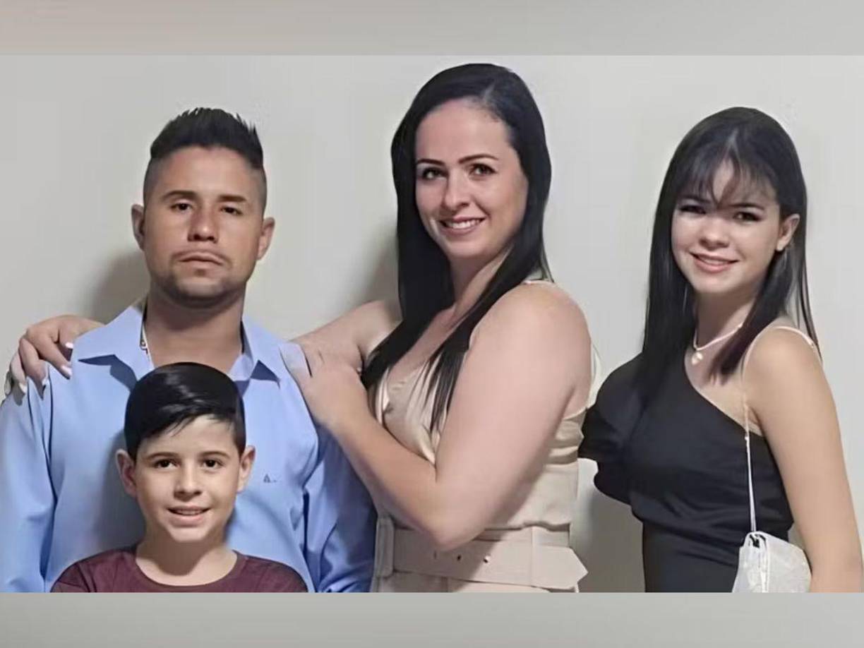 Una tragedia conmocionó a la ciudad brasileña de Uberlândia este domingo, cuando una familia de cuatro personas fue encontrada muerta en su departamento, presumiblemente debido a una intoxicación con monóxido de carbono. Las víctimas fueron identificadas como Danilo Rezende de Oliveira, de 34 años, su esposa Rose Mary, de 33, y sus dos hijos, Daniel, de 11 años, y Ana Clara, de 15.