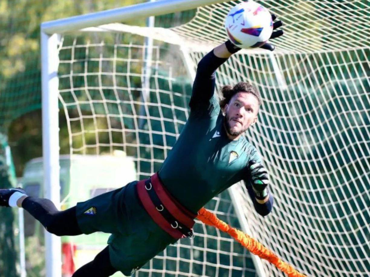 En su constante búsqueda de jugadores argentinos, River Plate se ha fijado en el portero del Cádiz , Conan Ledesma, que además está en búsqueda de un nuevo equipo tras el descenso del conjunto amarillo.