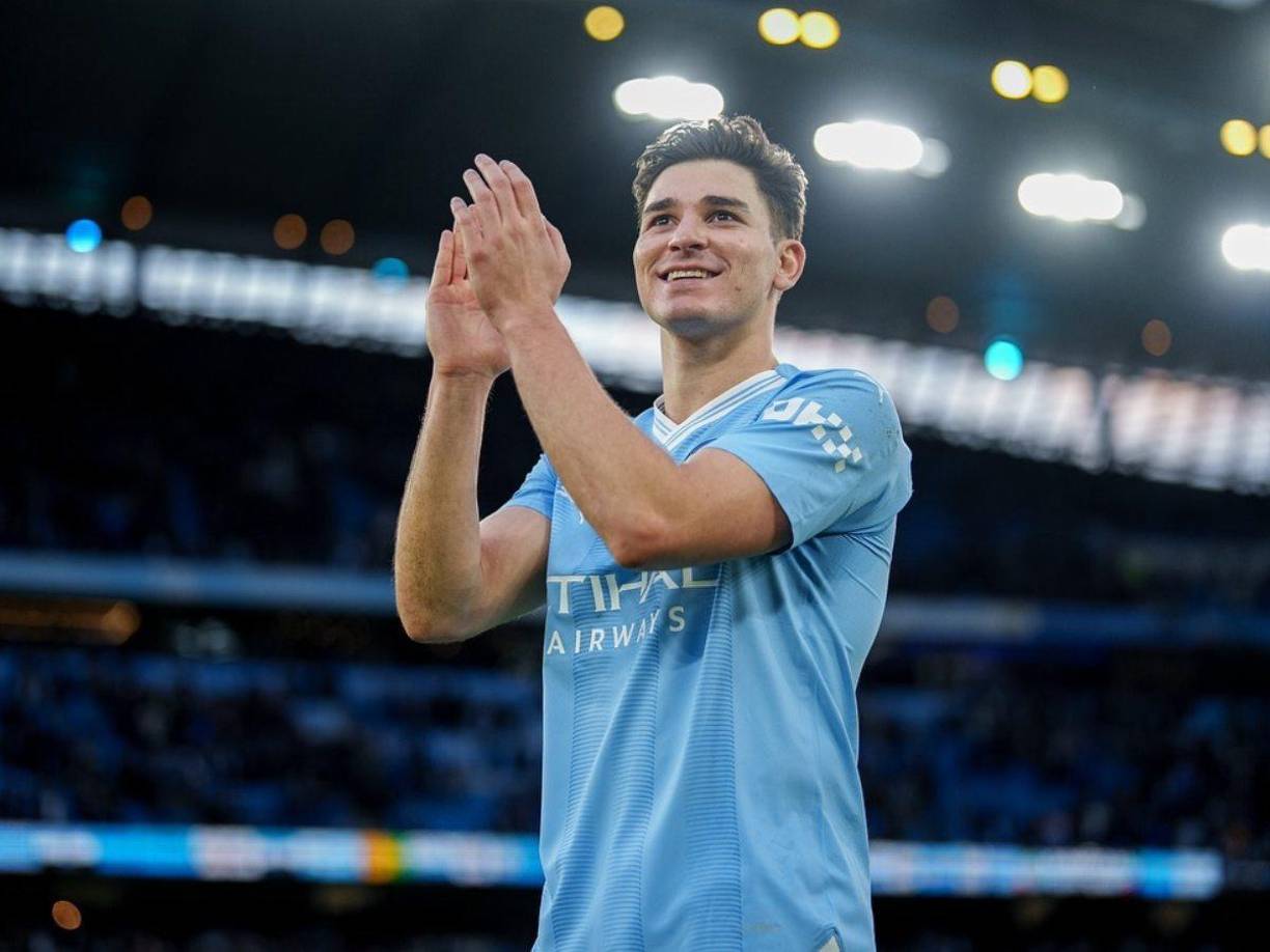 Julián Álvarez sorprende al dejar entrever que podría cambiar de equipo: “La pasada temporada fui uno de los jugadores que más jugó en el Manchester City...pero al final, no me gusta quedarme fuera en los partidos importantes, uno siempre quiere participar. “Me tomaré mi tiempo para pensar qué es lo que quiero. Veremos”, reconoció el delantero argentino.