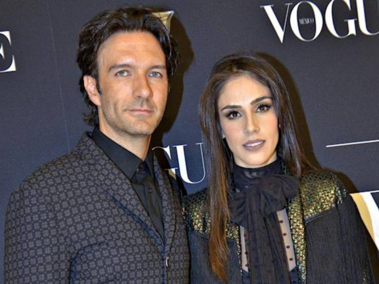 Sandra Echeverría y Leonardo de Lozanne: En noviembre del 2022 se dio a conocer que Sandra Echeverría y Leonardo de Lozanne, quienes habían estado juntos por más de diez años están separados. Eso se dio a conocer después de que la actriz hablara en un podcast y se sincerara sobre el distanciamiento con el padre de su hijo y vocalista de Fobia.