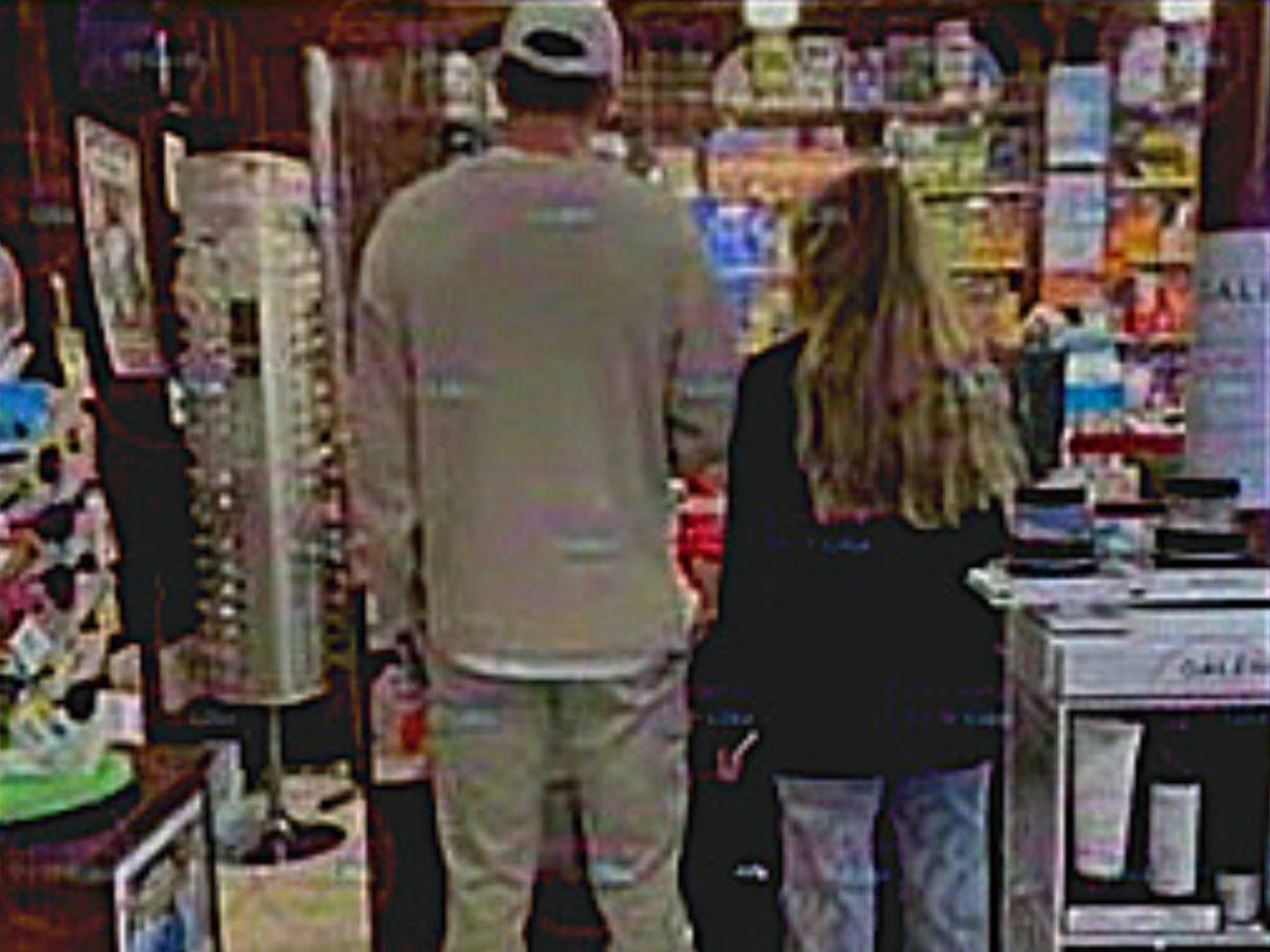 “Una pareja va a la farmacia por remedios, quiere decir que, si él tenía gripe o coronavirus o algún virus, o ella o él, no hubiera ido a ver a Milán, cuando hay tantos niños que se pueden enfermar. La otra opción, y quizá sea la verdadera, es que fueron a buscar un test de embarazo”, indicó.