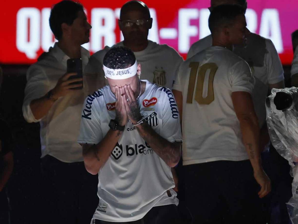 Durante su primer pasaje por la escuadra albinegra, en la que conquistó la tercera y última Copa Libertadores del Santos, Neymar usó el ‘11’. Fueron cinco temporadas, 230 partidos y 138 goles, siendo el máximo goleador de la era ‘post-Pelé’