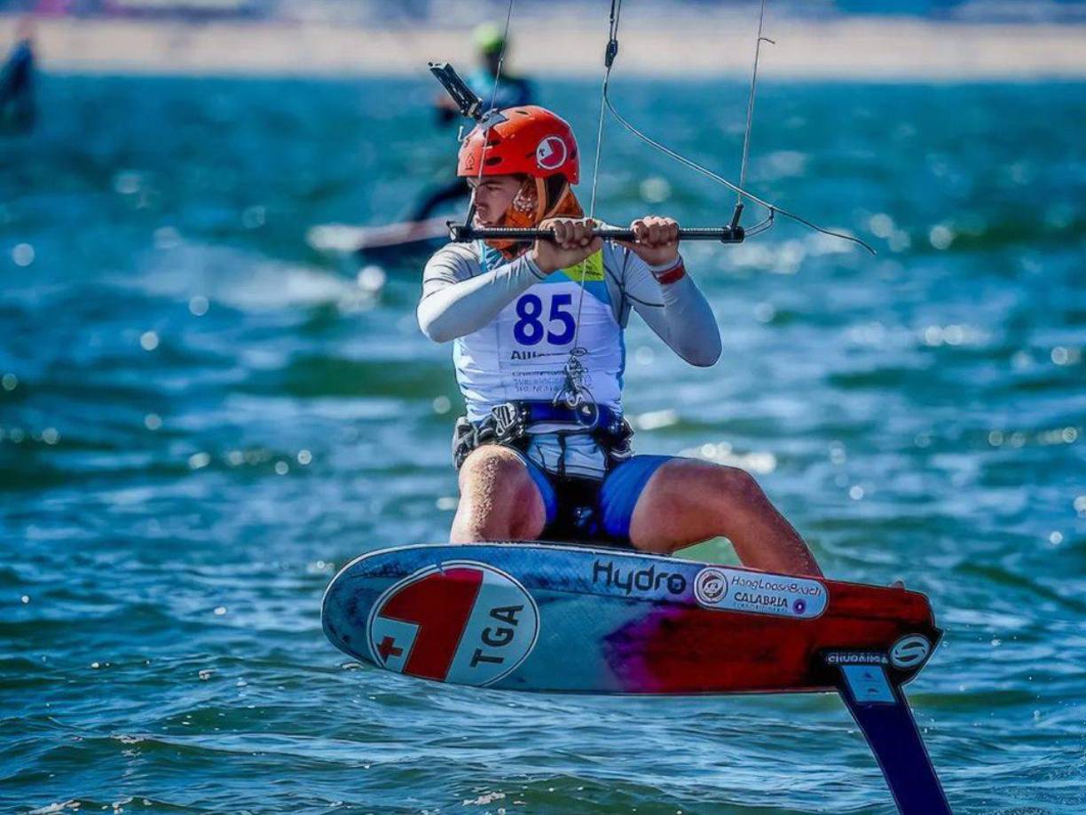 El padre del atleta confirmó que JJ estaba practicando apnea, mejor conocido como buceo a pulmón o buceo libre, considerado un deporte extremo, que tiene como base la suspensión voluntaria de la respiración dentro del agua mientras se recorren largas distancias o se desciende hasta grandes profundidades.