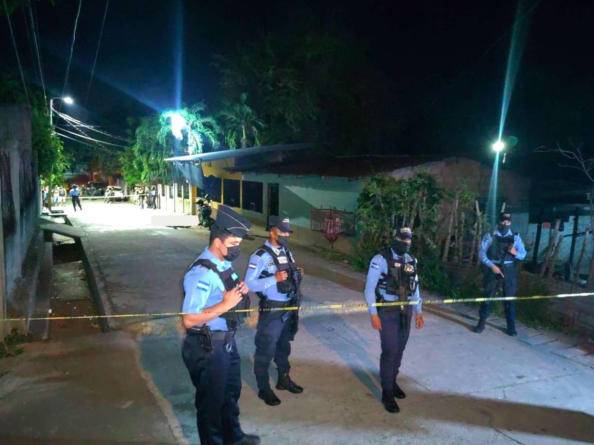 En uno de los pasajes de la colonia de Choloma, tres jóvenes eran acribillados por sujetos fuertemente armados. 