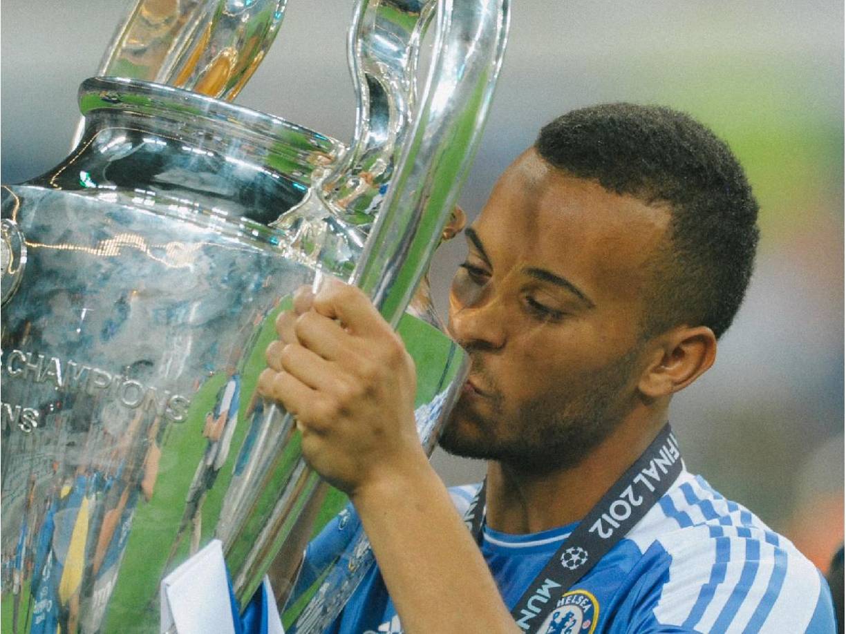 Ryan Bertrand ‘cuelga las botas’. El futbolista inglés ha anunciado su retirada. Ryan Bertrand, ganador de la Champions League en 2012 con el Chelsea, ha tomado la decisión tras estar sin equipo desde el pasado verano.