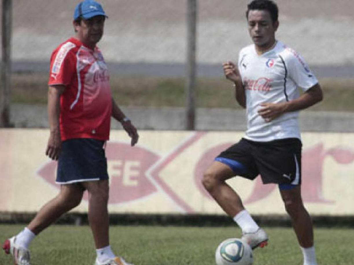 En ese partido desarrollado en el 2000 en el estadio Nacional marcó un golazo en el último suspiro para que la Bicolor se llevara la victoria.