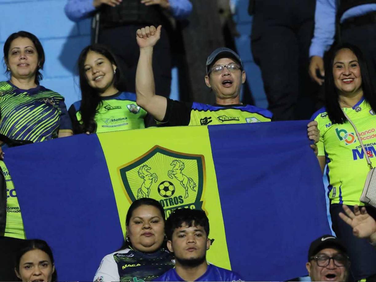 Aficionados del Olancho FC se hicieron presente al estadio Nacional Chelato Uclés.
