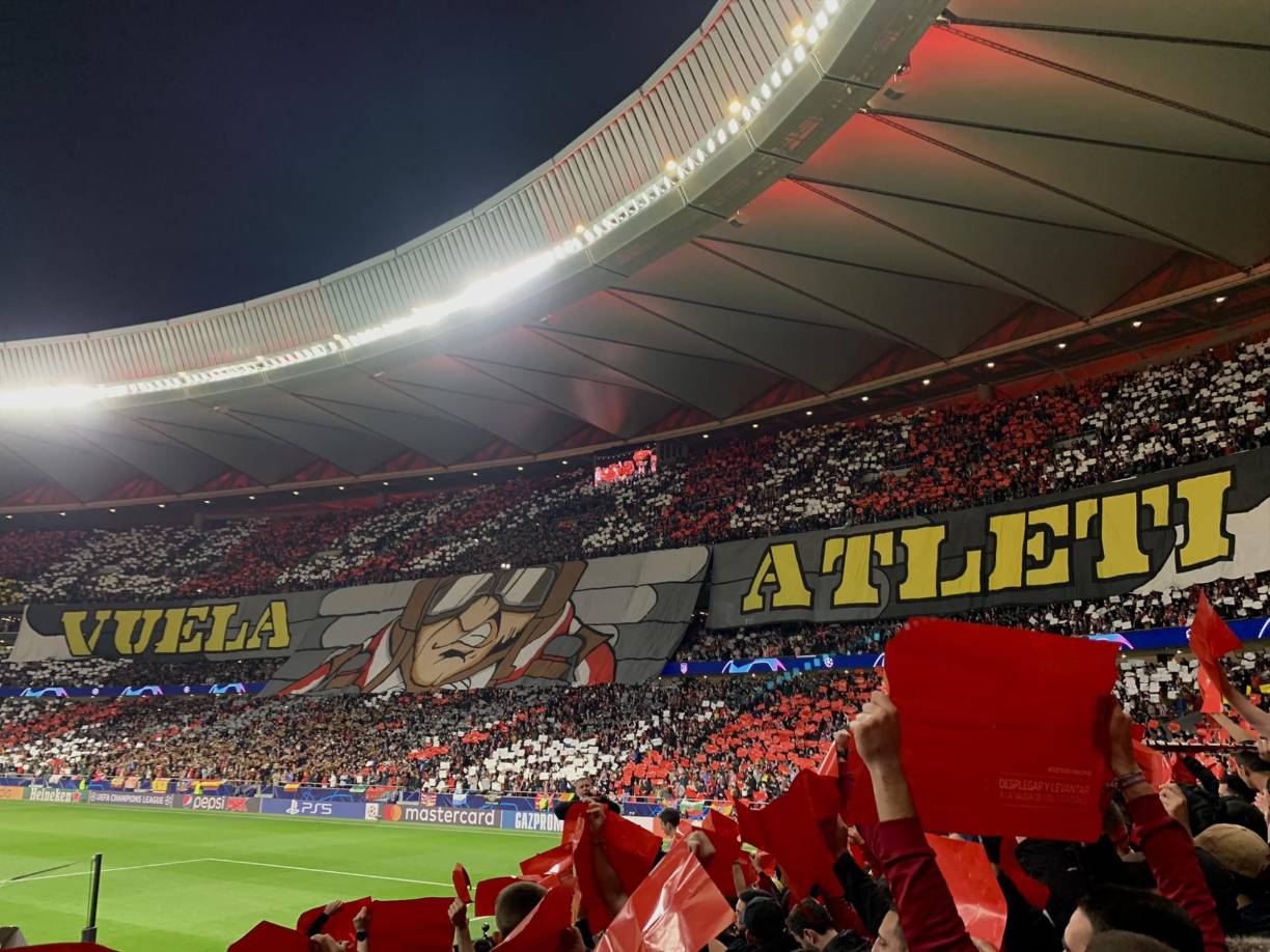 “Vuela Atleti”. La afición colchonera recibió a su equipo con este mensaje.