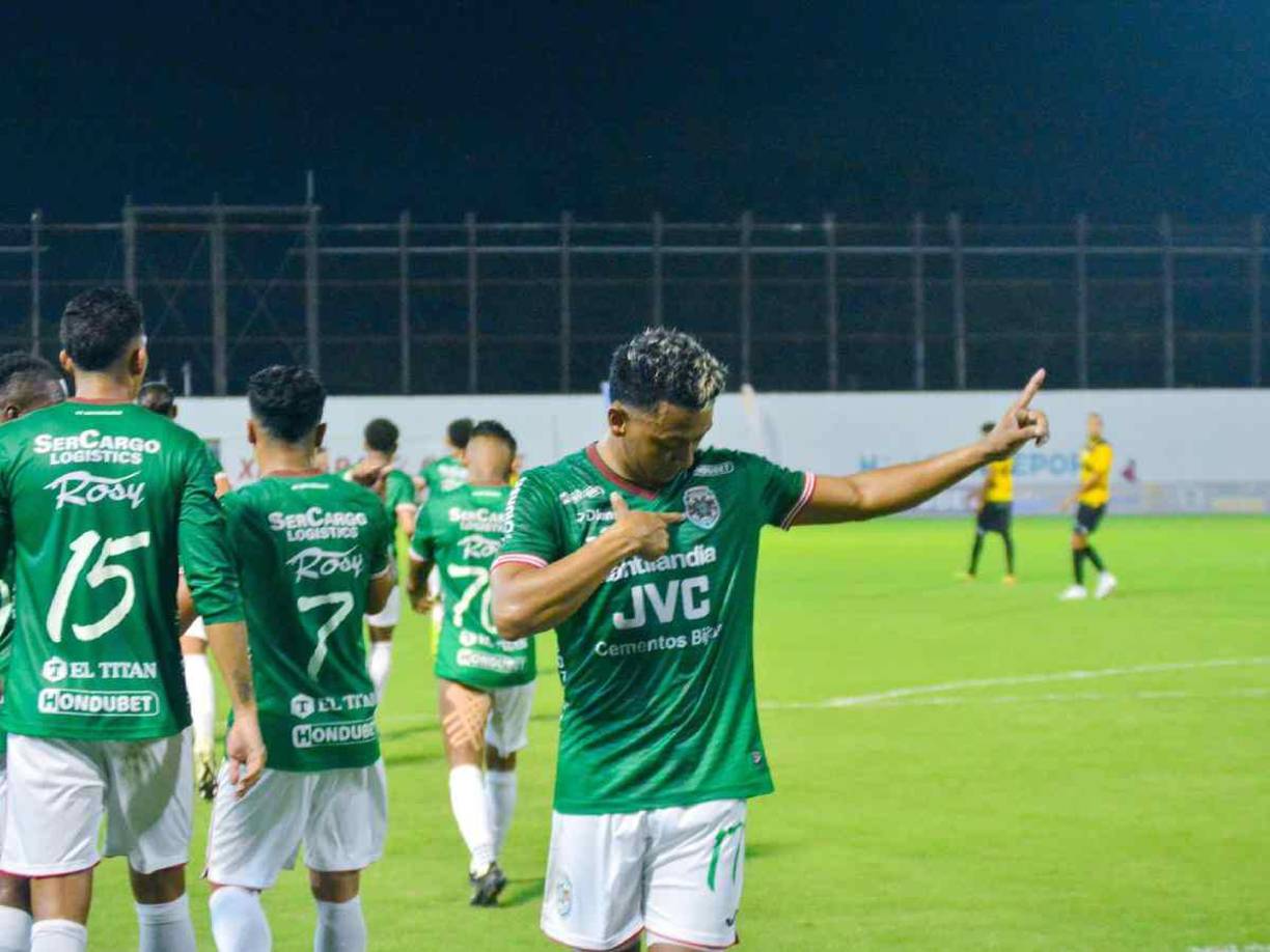 Alexy Vega aprovechó y a los 18 minutos del primer tiempo anotó por la vía penal . 