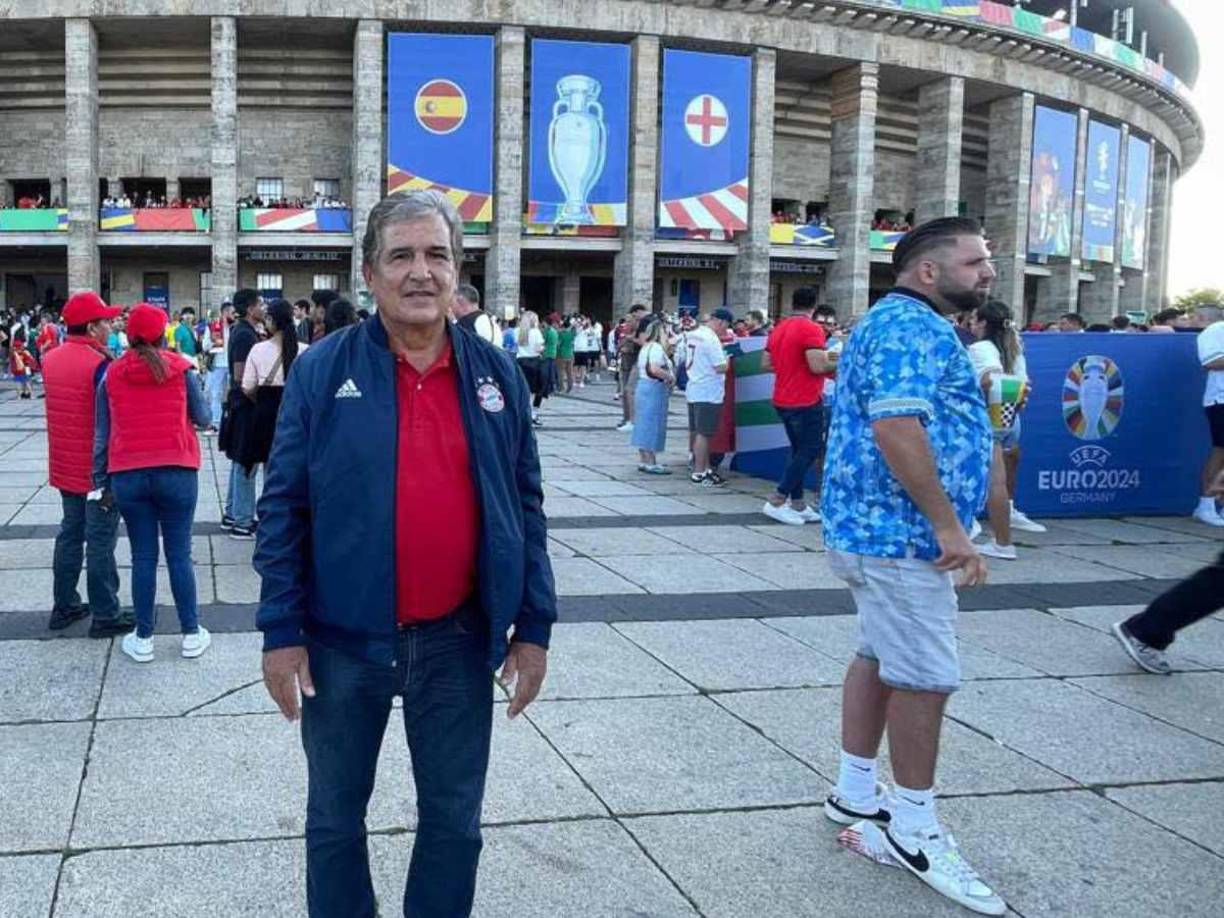 En sus ratos libres, Jorge Luis Pinto ha viajado para disfrutar de algunos juegos internacionales.