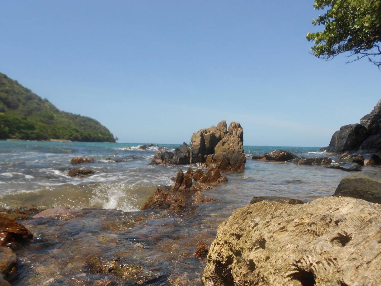Las rocas, el agua cristalina y la selva son un deleite total.
