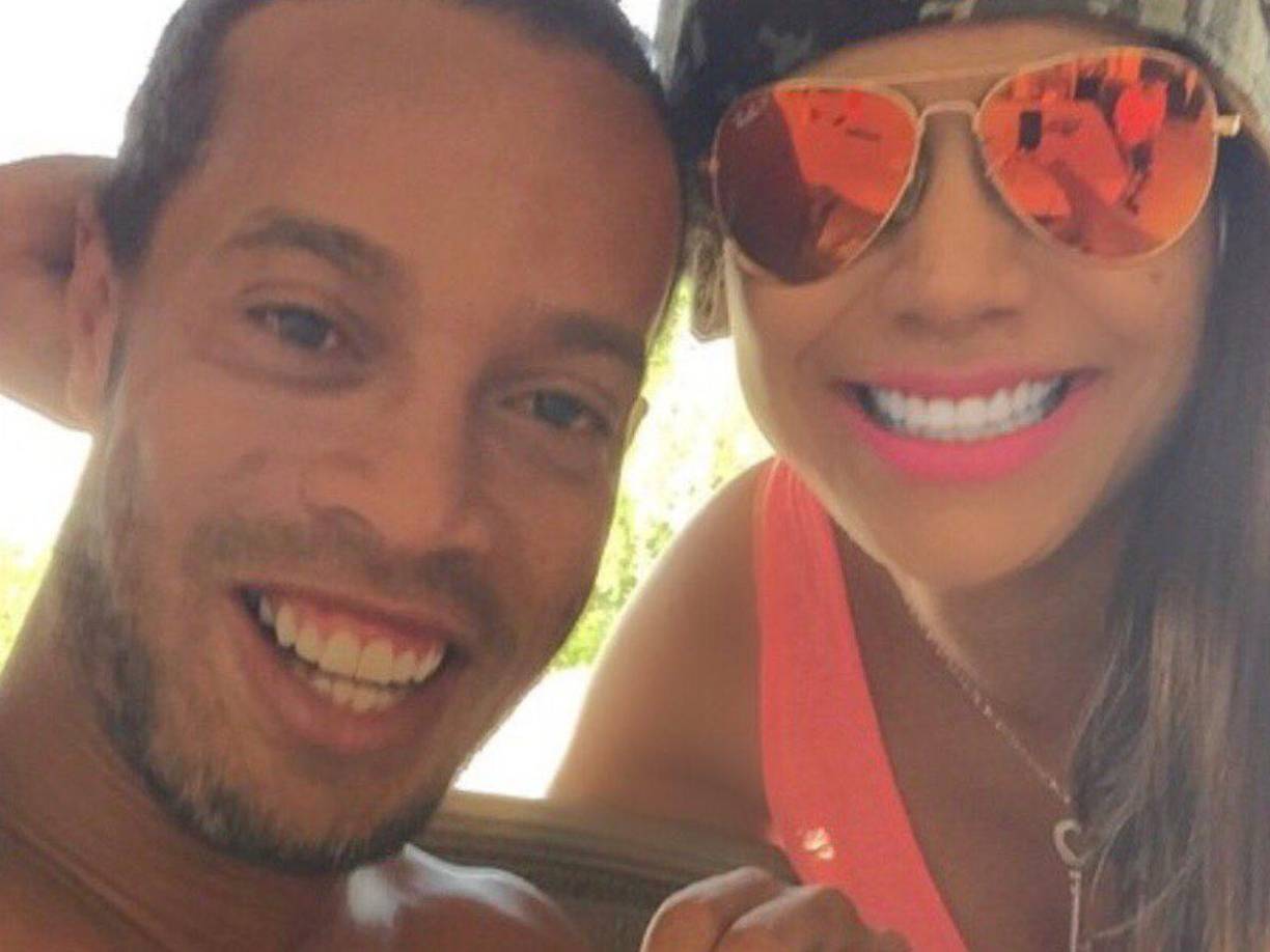 En su momento Paola fue señalada de una posible relación con el astro brasileño Ronaldinho. Sin embargo, la chica negó la información. 