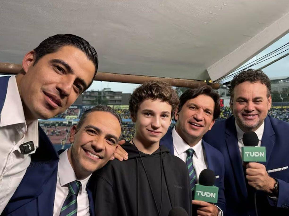 Faitelson tuvo el lindo gesto de llevar al hijo de André Marín como uno los comentaristas deportivos del clásico América vs Pumas.