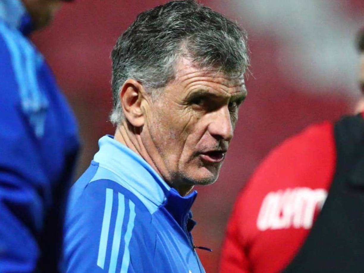 José Luis Mendilibar es un entrenador muy reconocido. Con el Olympiakos fue campeón de la Conference League, además con el Sevilla logró el título de la Europa League. Es un técnico campeón.