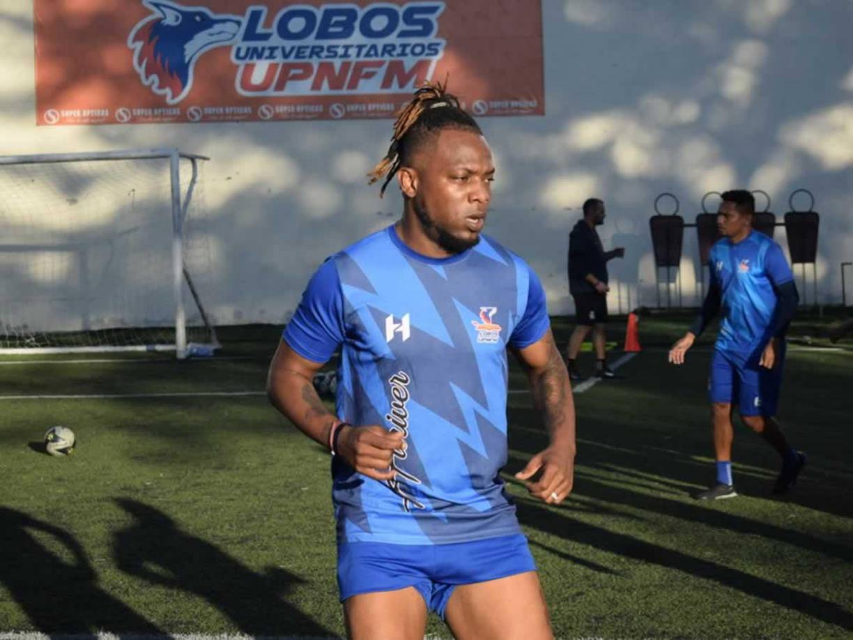 Kevin Álvarez - El lateral derecho, que estuvo todo el Torneo Apertura 2024 lesionado, finalmente continuará con los Lobos de la UPNFM para el Clausura 2025.