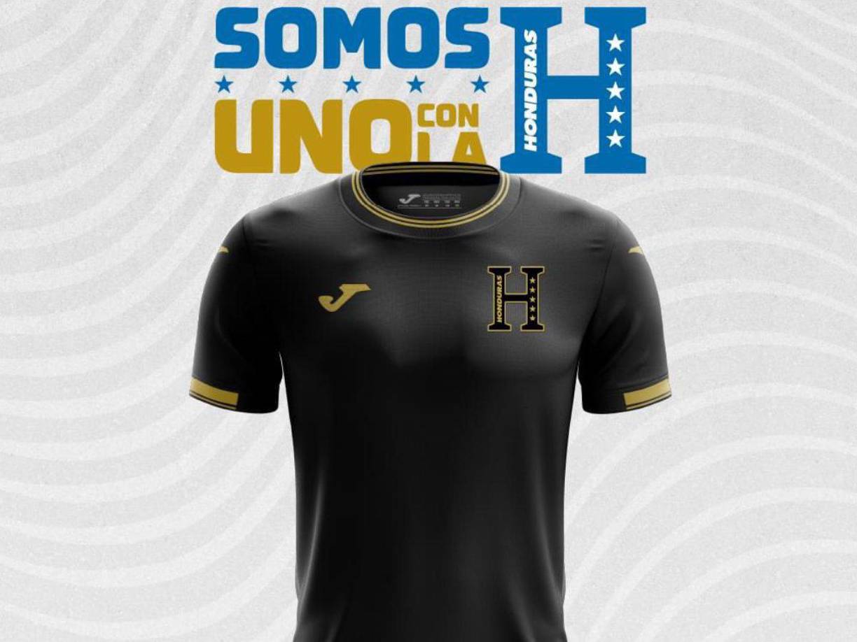 Las cuatro camisetas de la H son 100% poliéster, distinguido por su calidad, elasticidad. resistencia y facilidad de mantenimiento. 