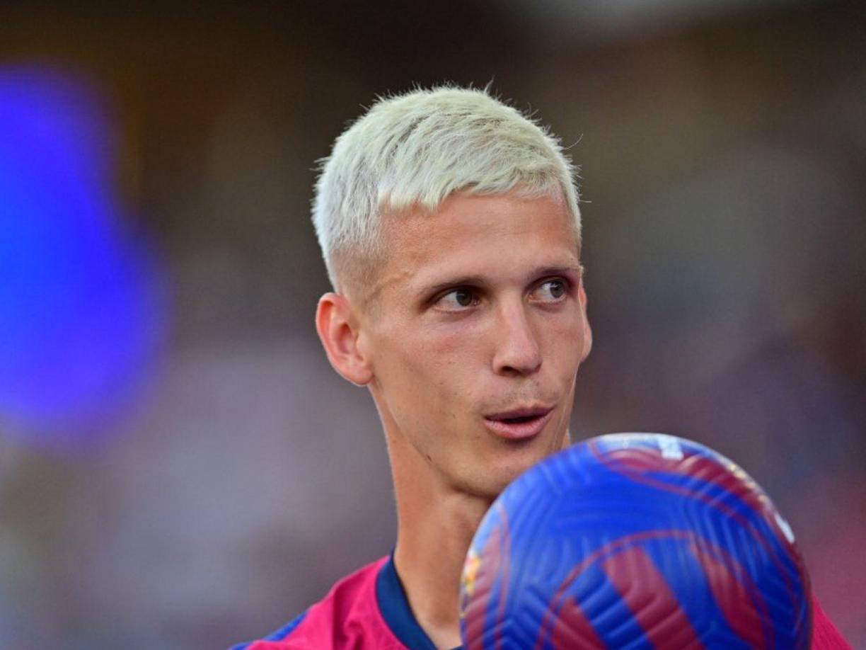 “Estoy muy contento de volver a casa, es un sueño. Tenemos un gran equipo, una gran afición. Y yo he venido a ganar”, señaló Dani Olmo en su presentación ante la afición del FC Barcelona.