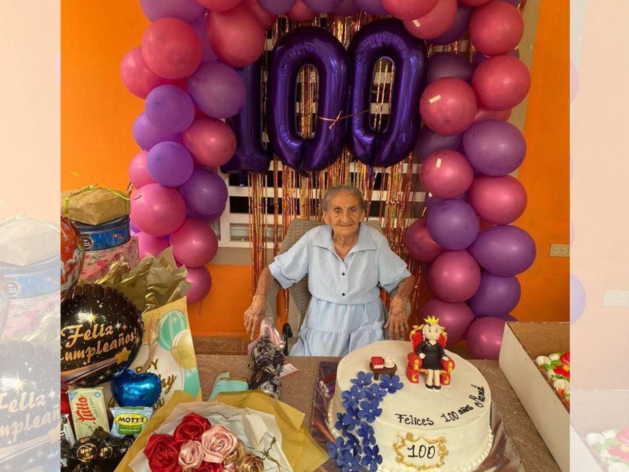 Doña Sara Sánchez fue agasajada por sus cinco generaciones en su natal Balfate, Colón.