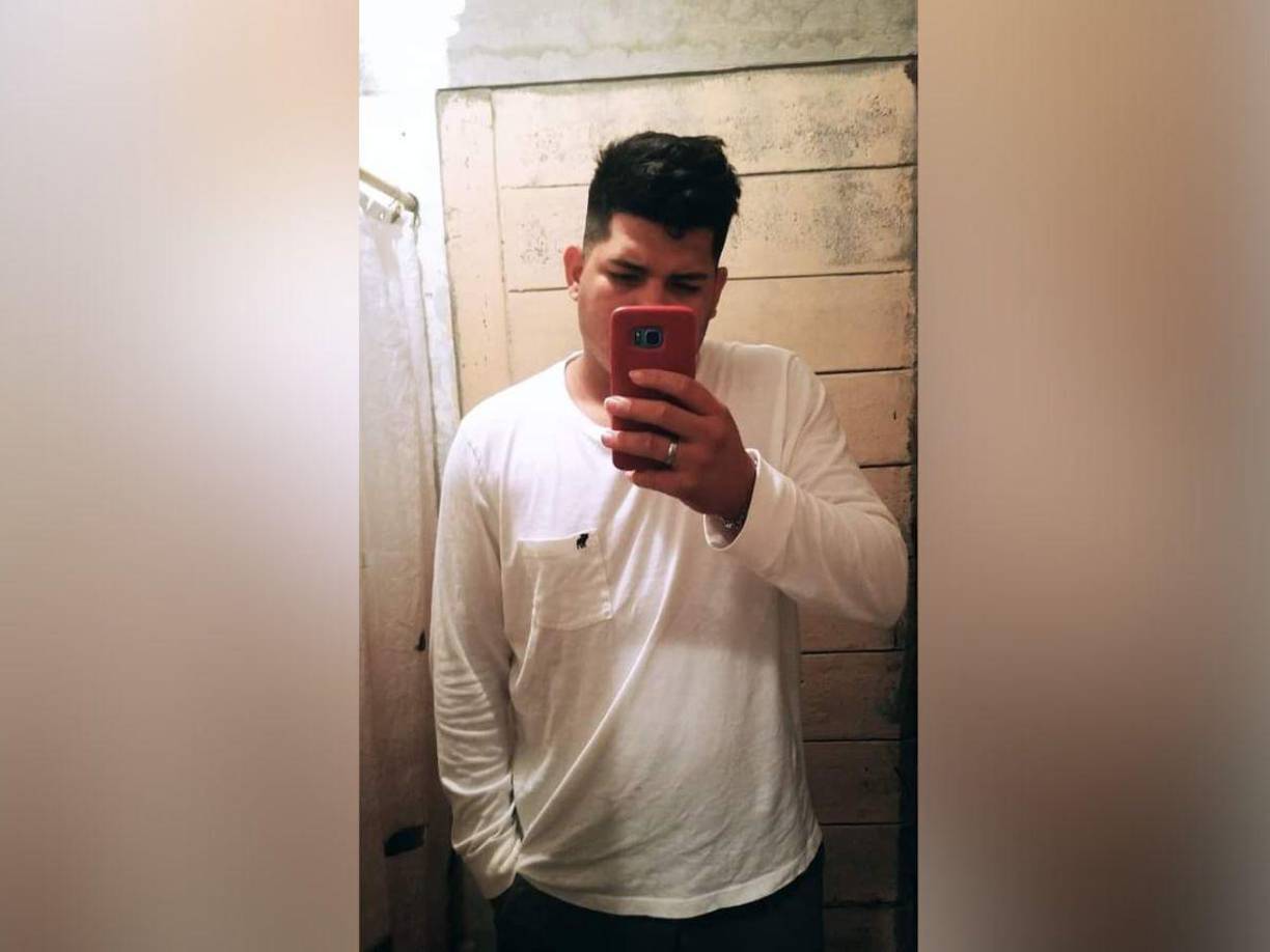 Carlos Quintanilla Pineda, el joven hondureño que habría perpetrado una tragedia el 2 de octubre en San Pedro Sula, Cortés, utilizó sus redes sociales para recordar a su pequeño de 4 años y expresar su pesar por los acontecimientos. En el múltiple supuesto crimen murieron el menor y la abuela de este último. 