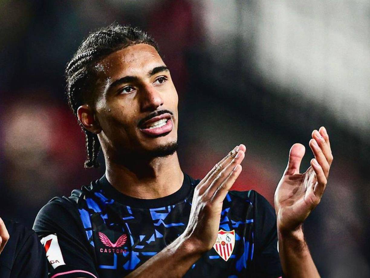 El Stuttgart sigue muy de cerca los pasos del defensa central del Sevilla, Loïc Badé, según ‘RMC Sport’.