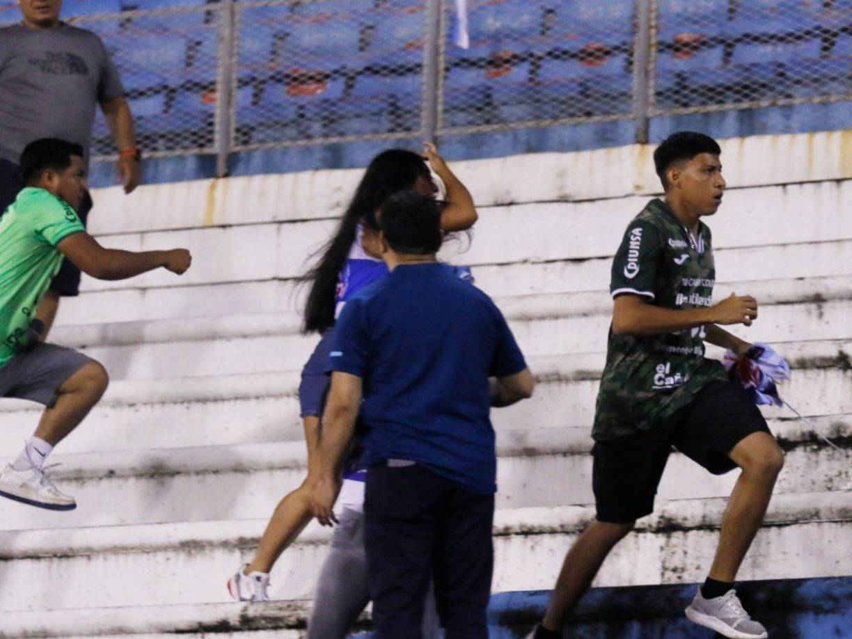 El caos se desató en el sector de preferencia del estadio Olímpico tras el final del Marathón vs Alianza.