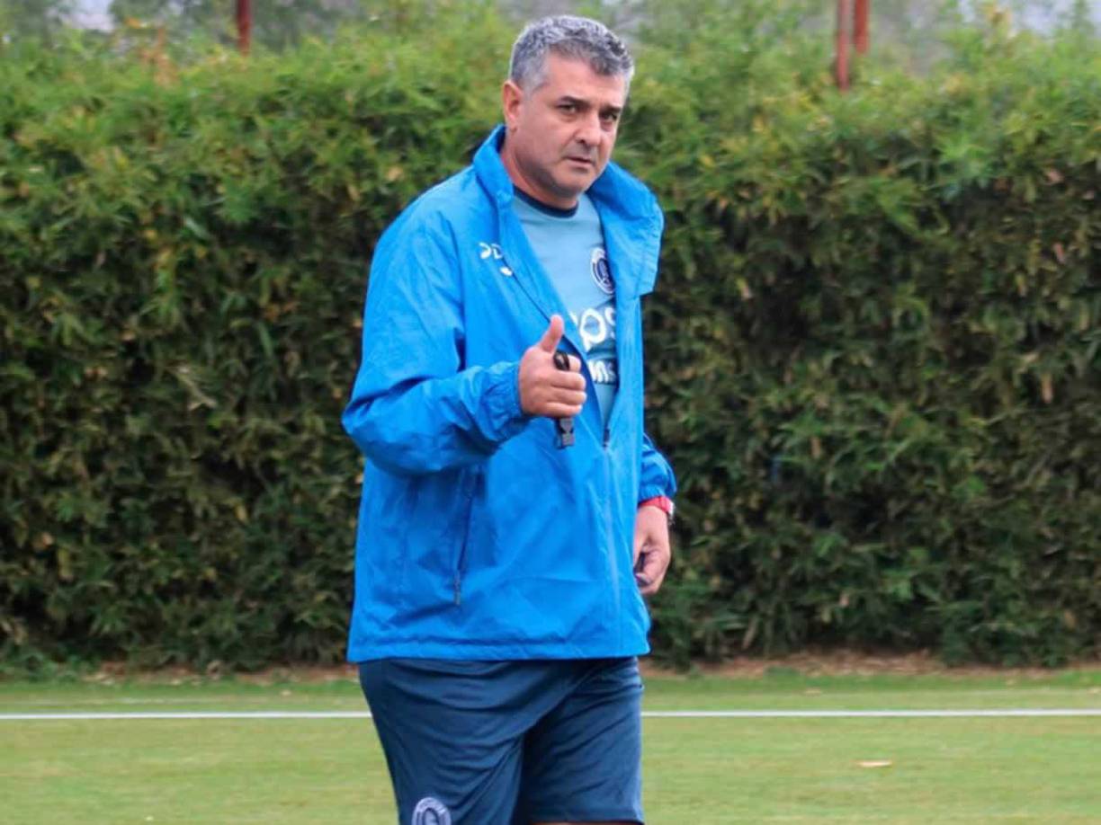 Diego Vázquez - Julio Gutiérrez, vicepresidente del Motagua, confesó que el tema de la continuidad del entrenador argentino no es algo de discusión en el club. El DT seguirá dirigiendo por tiempo indefinido.