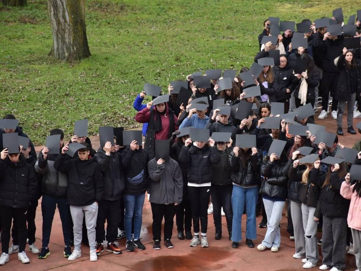 Emotivo homenaje en el instituto donde estudió el joven fallecido Álvaro Pérez.