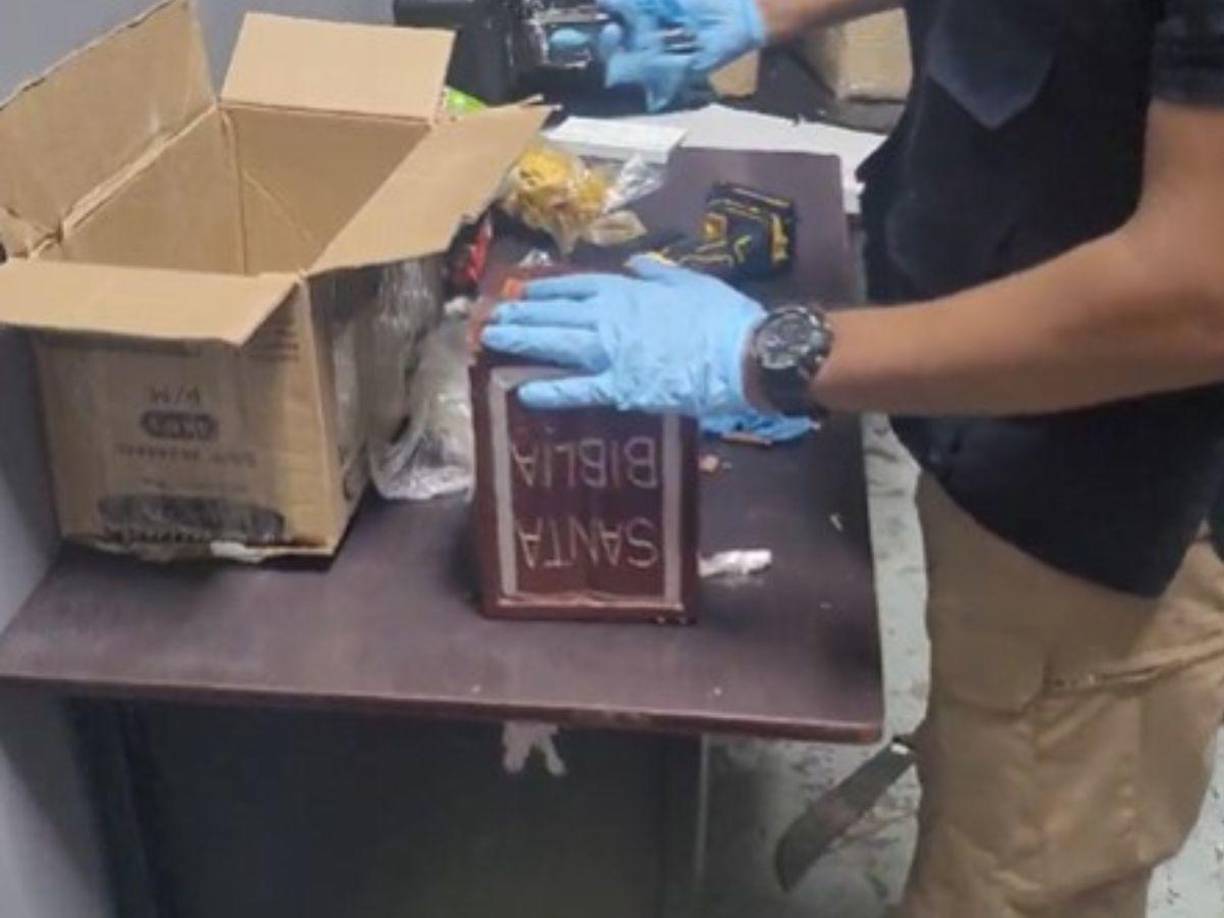 La Policía Nacional a traves de la Dirección Nacional Policial Antidrogas (DNPA) con apoyo de agentes de Froteras decomisaron un cargamento de supuesta droga, el cual pretendía ser enviado al extranjero como encomienda.