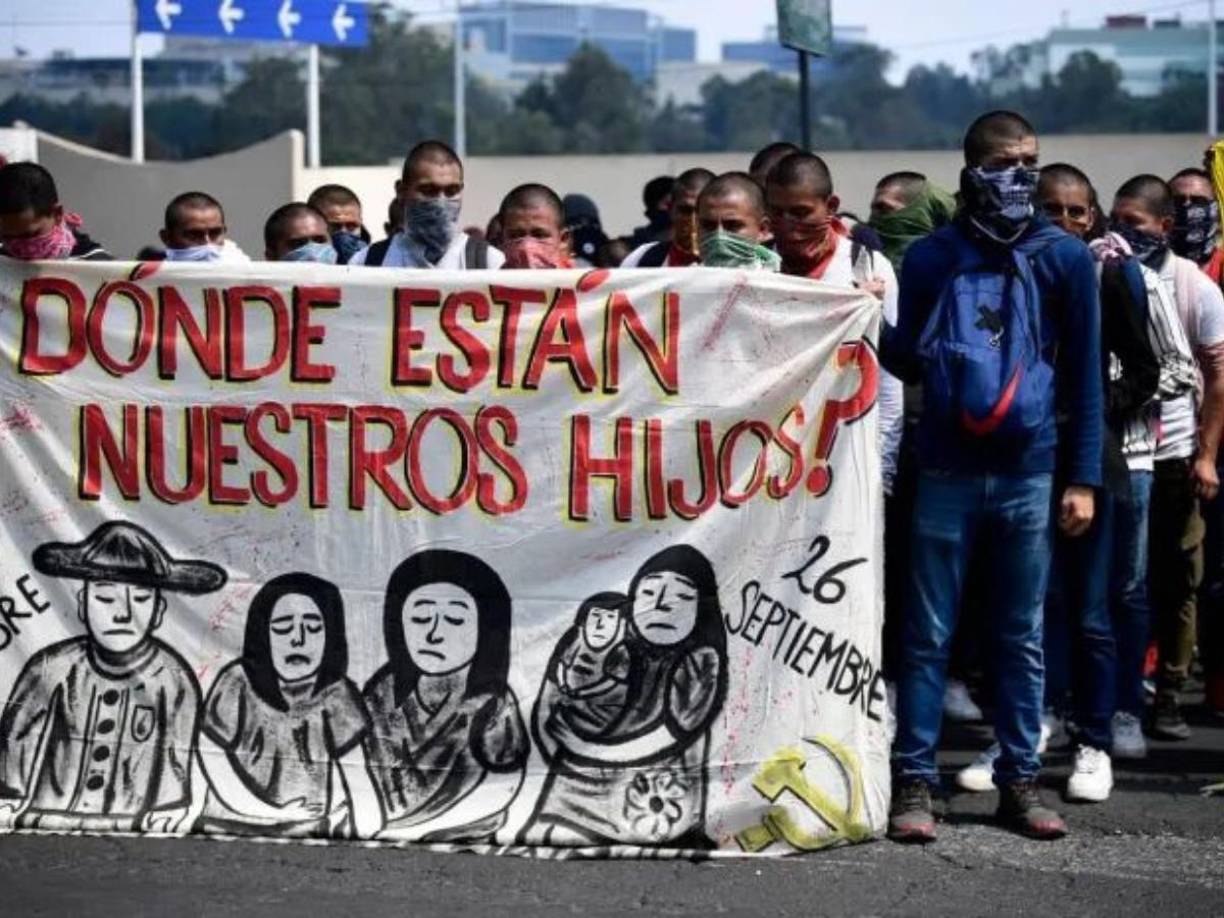 El caso de Ayotzinapa es uno de los episodios más emblemáticos de violación a los derechos humanos en la historia de México. Ha causado multitudinarias huelgas en el país y una ola de solidaridad en el mundo entero por la injustica del 26 de septiembre.