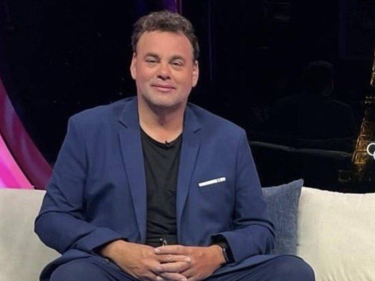 TUDN será una de las televisoras que transmitirá en cadena nacional dicho combate; sin embargo, uno de sus máximas figuras, David Faitelson, no podrá estar presente por segunda ocasión consecutiva.