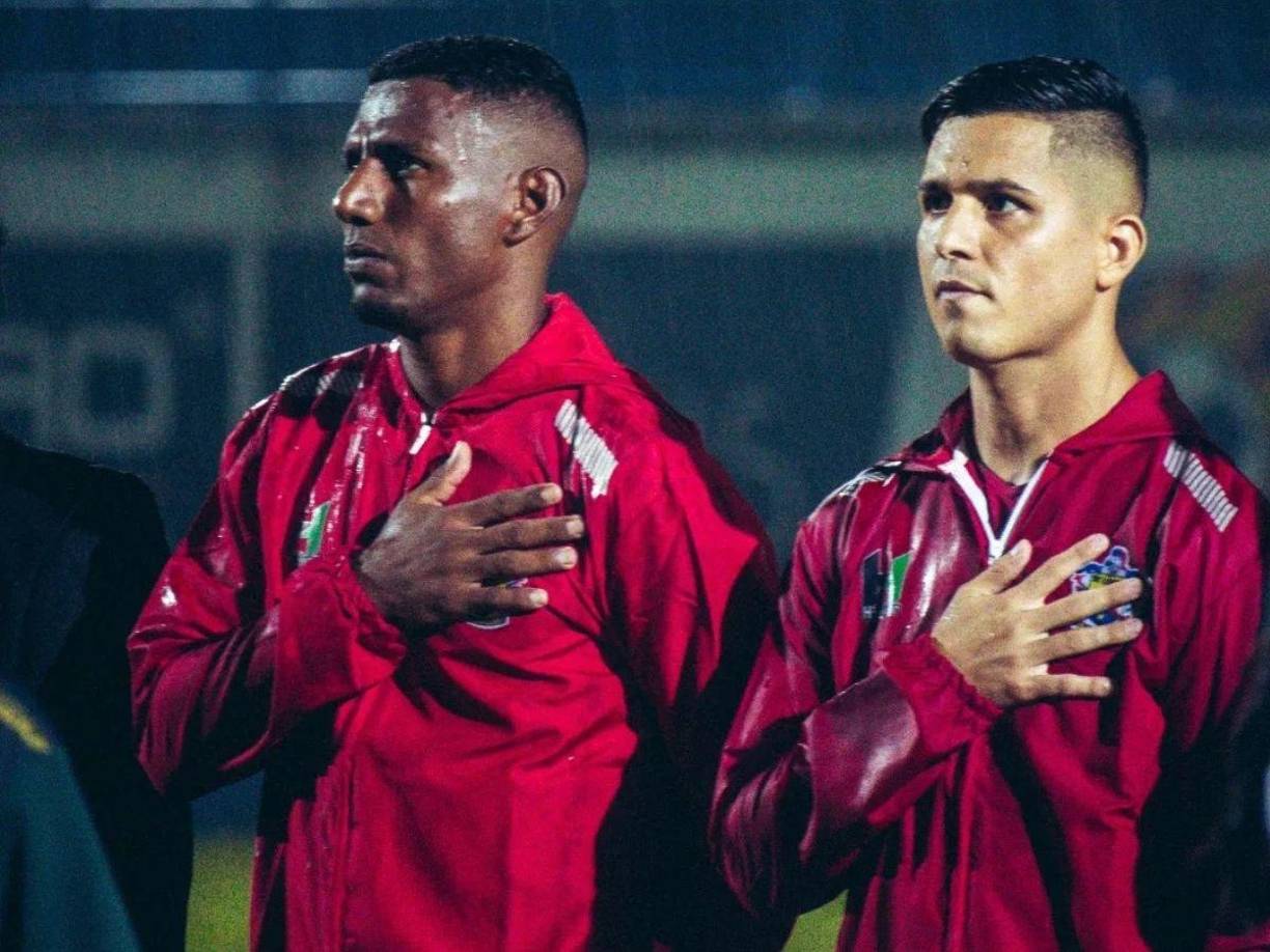 El Juticalpa FC, nuevo inquilino de la Liga Nacional de Honduras, se reforzará con el mediocampista Adonis Murillo (izquierda), quien llega procedente del Lone FC.