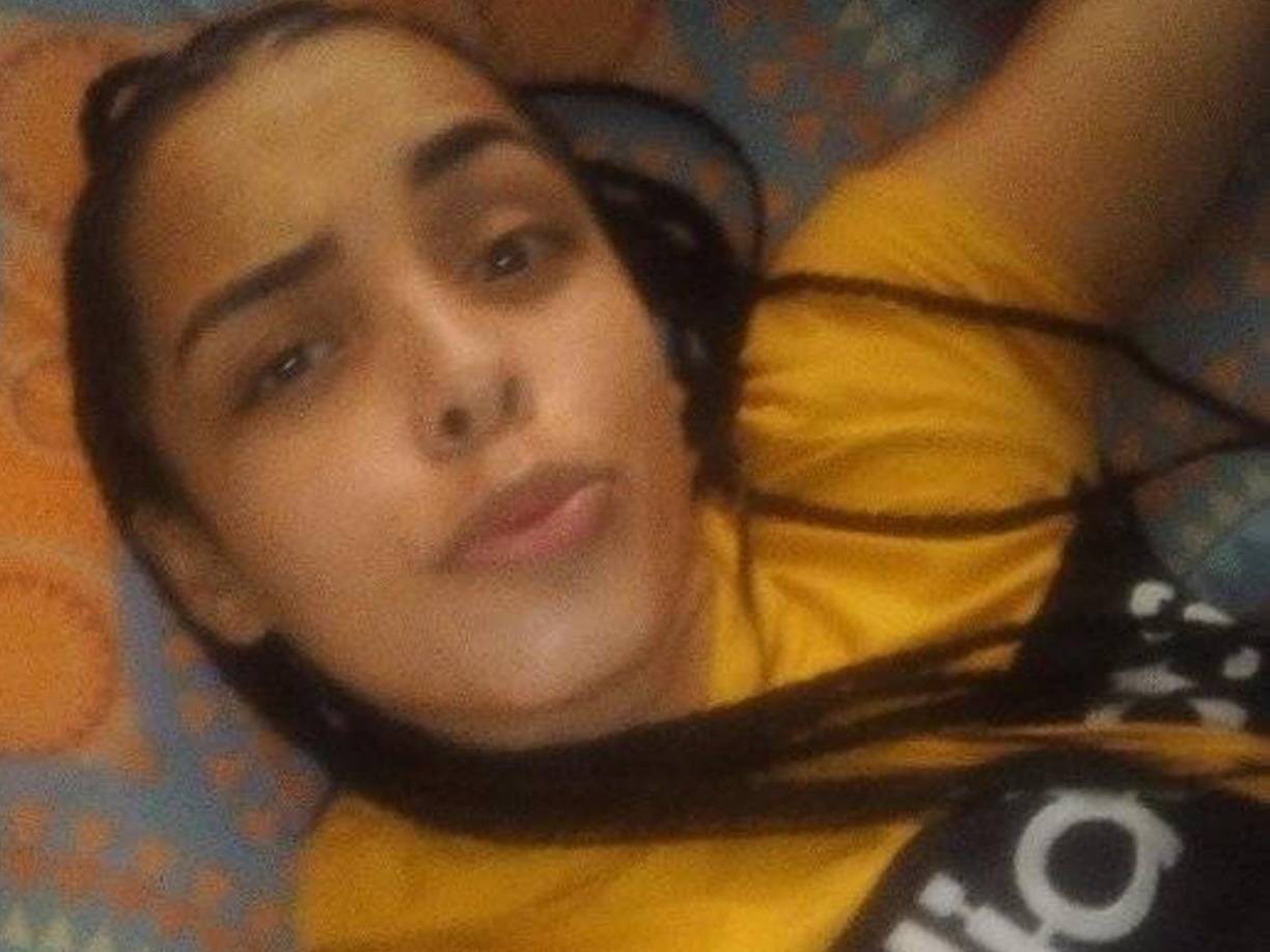 La mujer fue hallada con un disparo en su cabeza.