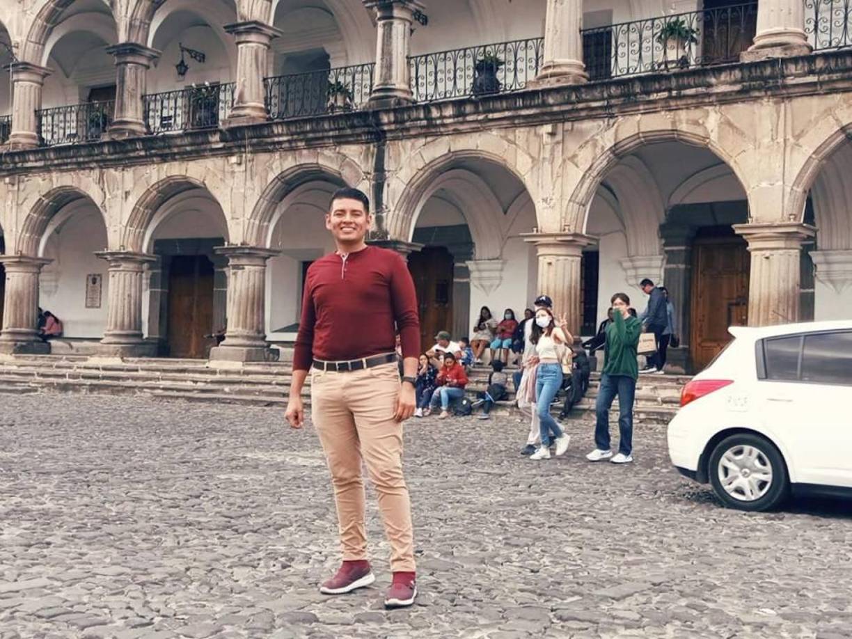 Informó que Herrera hacía aportes a la Administración Nacional de Aeronáutica y el Espacio (Nasa) “con investigaciones y estuvo allí aportando para diferentes trabajos y muy pocas personas tienen esa capacidad para ese tipo de espacios”.