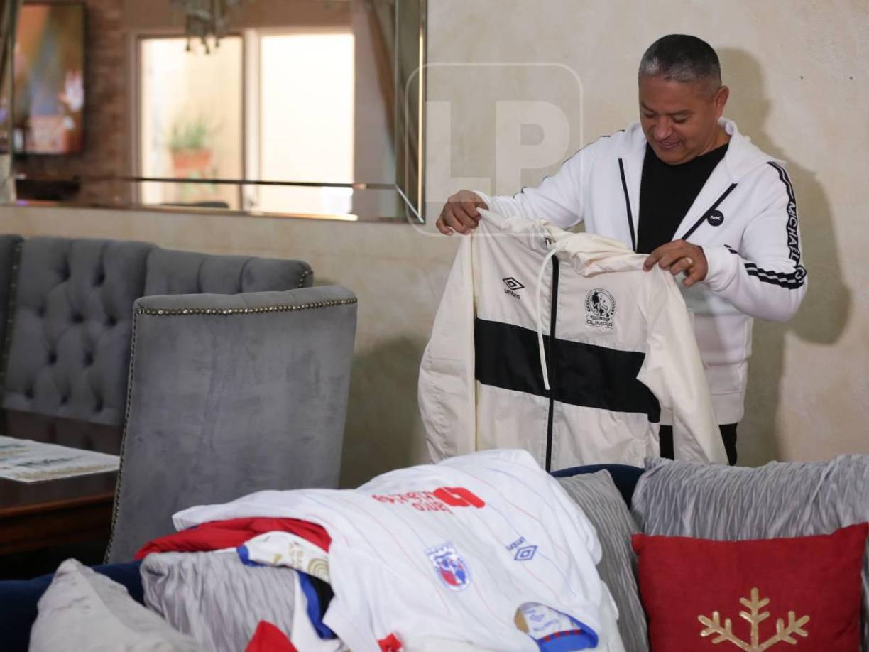 “Todas las derrotas duelen, pero cuando pierdes contra el equipo que no te gusta perder, como es Motagua, sí duele. Cuando perdimos finales contra Motagua, sí que duele, fueron finales que nosotros ya prácticamente las teníamos. También lógicamente el partido en San Pedro Sula contra Marathon, en donde me retiré”, recordó Velásquez.