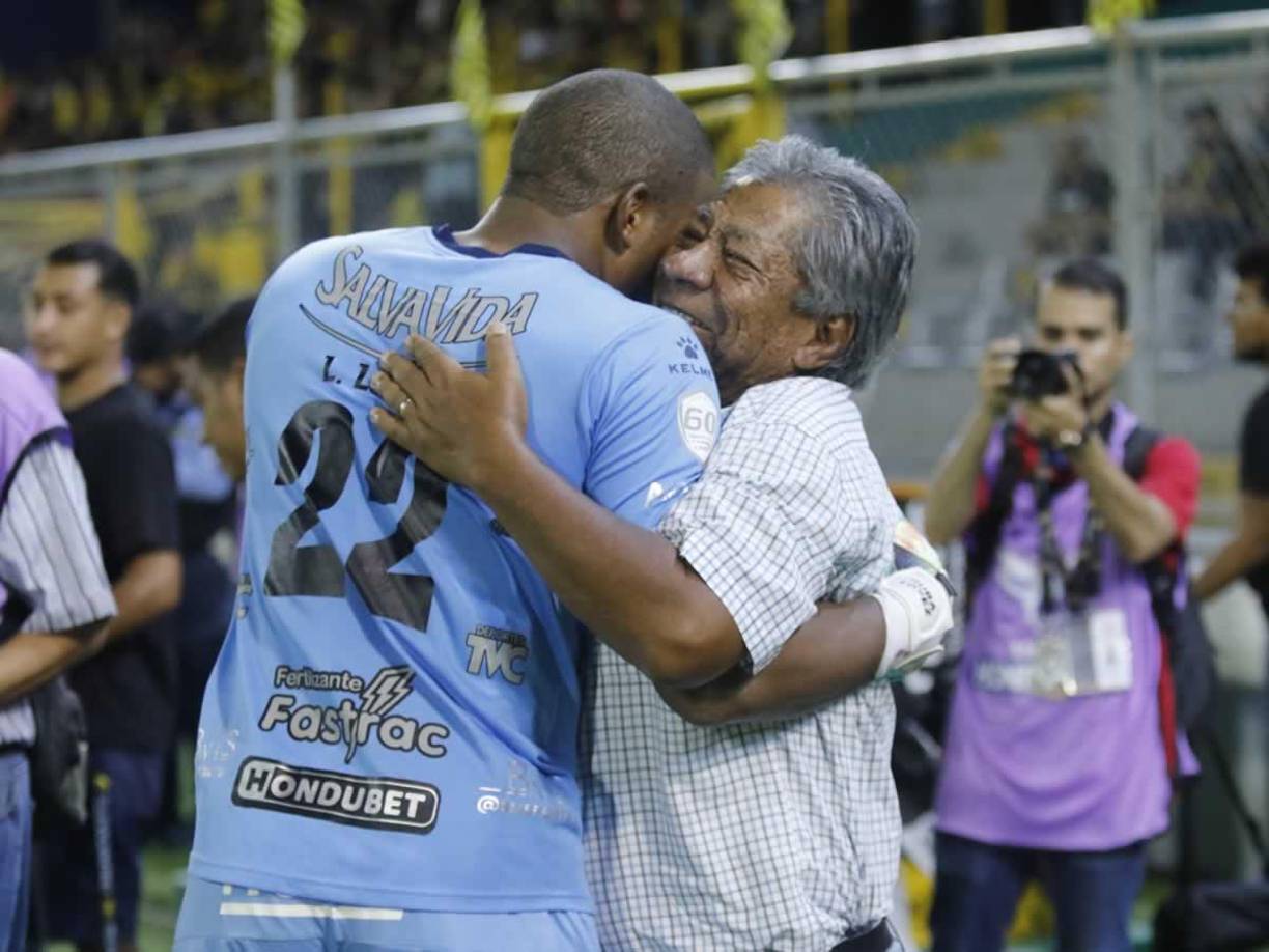 Ramón ‘Primitivo‘ Maradiaga es muy respetado en la Liga Nacional. El entrenador del Olancho FC fue saludado por Luis ‘Buba‘ López, portero del Real España.