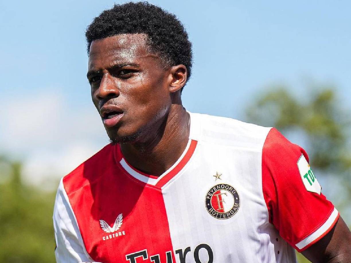 El jugador tuvo paso por el Feyenoord de Países Bajos, su país de origen. Sin embargo, para esta temporada decidió salir y fichar por las Águilas del América.