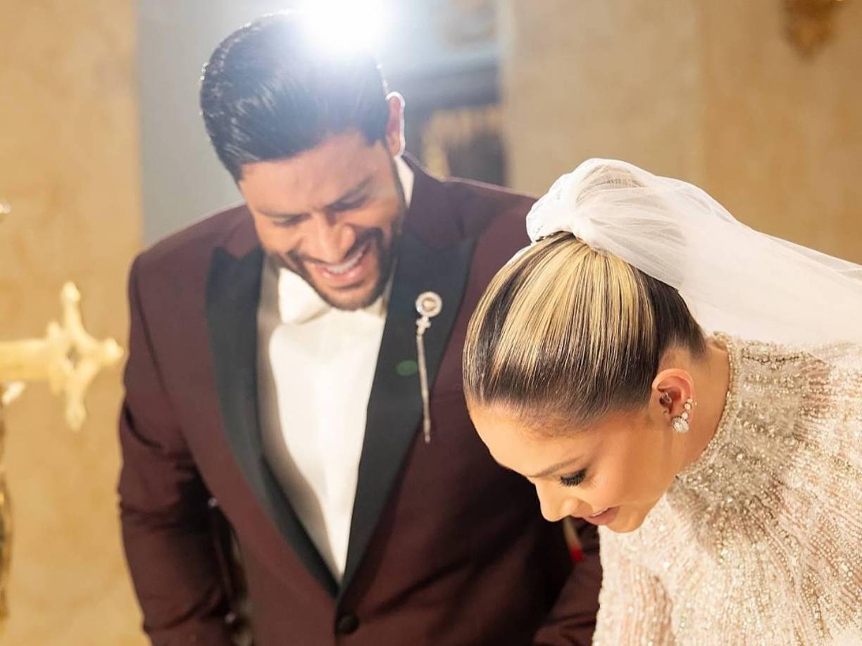 El romance entre Hulk y Camila comenzó en 2019, poco después de que el jugador con pasado en la selección brasileña y clubes europeos pusiera fin a su matrimonio de 12 años con Iran Angelo, la tía de Camila y madre de los tres hijos mayores del futbolista.