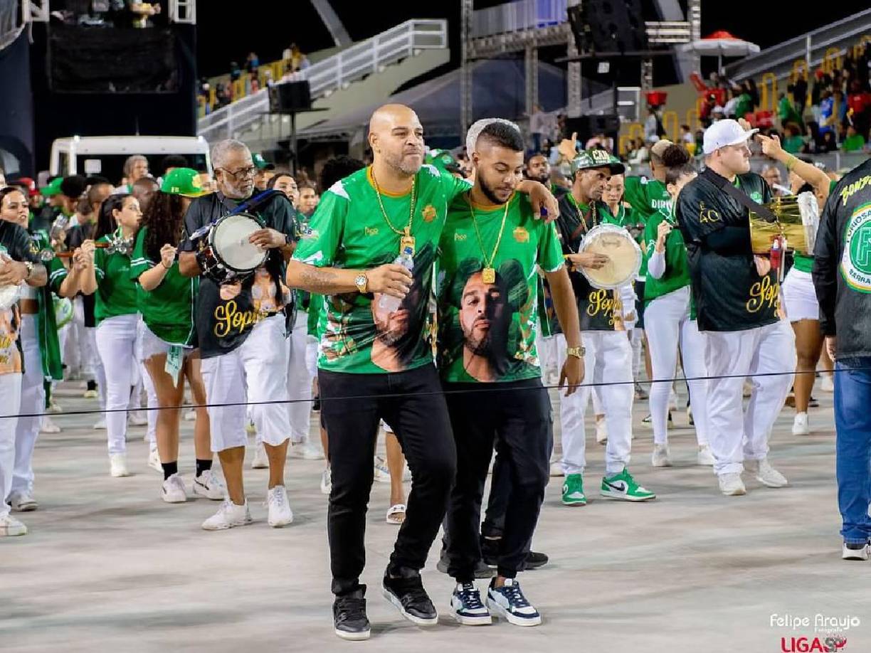 Adriano fue cedido del Inter al São Paulo en 2007. Regresó al Inter, pero “El Emperador” ya no se sentía feliz en Italia. En 2009 regresó al Flamengo y en 2010 regresaría una vez más a la Serie A con la Roma, pero no anotó ningún gol, por lo que luego fue a dar al Corinthians.