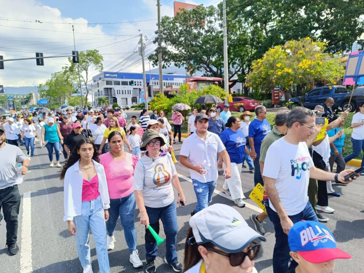 En San Pedro Sula marchan contra la ideología de género en Honduras