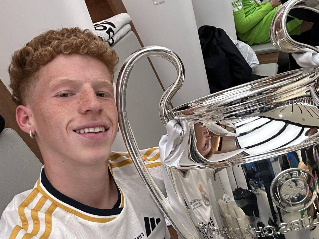 No ha debutado con el primer equipo y ni siquiera estaba inscrito en la Champions. Pero es considerado como el amuleto del Real Madrid. 